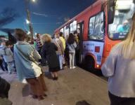 «Настоящий квест»: Жители Автозавода жалуются на давку в автобусах 