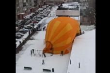 Нижегородцы обеспокоены «экстренными посадками» воздушных шаров во дворах 