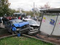 Один из водителей, протаранивших остановку в Нижнем Новгороде, лишался прав за пьяную езду  