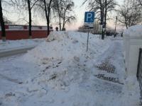 В Нижнем Новгороде ищут ответственного за свалку снега на парковке для инвалидов 
 