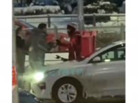 Автомобилисты с резиновой дубинкой напали на курьера в Нижнем Новгороде 