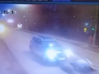 Опубликовано видео с наездом легковушки на трех пешеходов в Нижнем Новгороде 