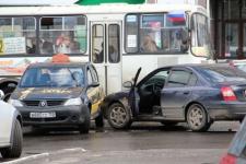 Авария затрудняет движение по улице Белинского в Нижнем Новгороде 