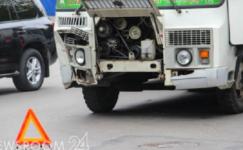 Внедорожник и автобус столкнулись на перекрестке в Автозаводском районе   