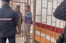 Опубликовано видео из суда с обвиняемым в покушении на Захара Прилепина     