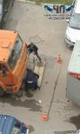 Водитель мусоровоза насмерть сбил напарника в Нижнем Новгороде 