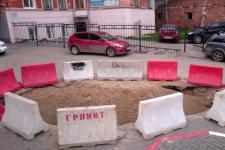 Началось устранение провала грунта у дома-памятника на Большой Покровской  