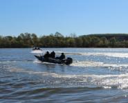 На Оке и Чебоксарском водохранилище сняли запрет для моторных лодок 