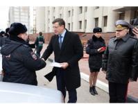 Никитин вручил нижегородским полицейским ключи от новых спецмашин 