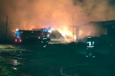 Три дома сгорели ночью на Малой Покровке в Семенове  