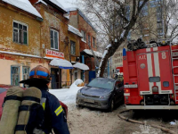 Двухэтажный дом загорелся на Сенной в Нижнем Новгороде 2 марта 