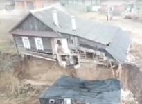 Сход грунта повредил два дома в Кстовском районе 