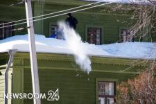 Администрация Нижегородского района объяснила отказ в чистке крыш от снега 
