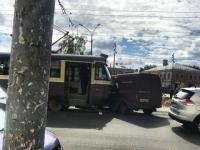 Трамвайное движение на улице Чкалова встало из-за ДТП на путях 