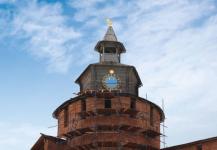 Исторические часы ставят на Часовой башне Нижегородского кремля 