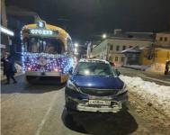 Новогоднему трамваю преградили движение в Нижнем Новгороде 