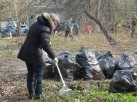 Уборку на месте, где восемь лет стоял синий забор, провели жители улицы Белинского в Нижнем Новгороде 