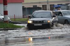 Дождь залил улицы в Автозаводском районе Нижнего Новгорода 