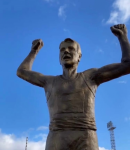 Нижегородцы обсуждают странную скульптуру спортсмена в Дзержинске 