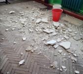 Потолок частично обвалился в школе Нижнего Новгорода 