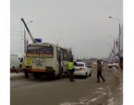 Маршрутка и иномарка столкнулись на Стрелке в Нижнем Новгороде 