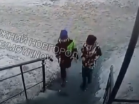 Видео падения глыбы льда на мальчиков в Шахунье появилось в Сети 