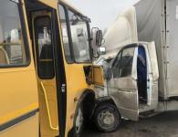 «Газель» врезалась в автобус с 20 детьми в Кстовском районе 20 марта   