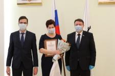 Лавричев и Шалабаев наградили врачей «красной зоны» 