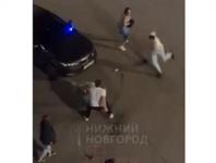 Жестокое избиение мужчины на Автозаводе попало на видео 