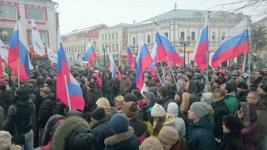 Участники марша памяти Бориса Немцова собрались на митинг на Театральной площади 