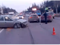 Два водителя пострадали в двойном ДТП на проспекте Гагарина 28 марта 
