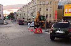 Трактор наехал на курьера-пешехода на площади Свободы в Нижнем Новгороде  