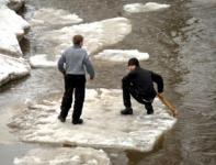 Двое детей спасены с отколовшейся льдины на Оке в Нижегородской области 