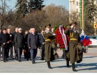 Валерий Шанцев возложил цветы к Монументу Победы на площади Победы в Минске 