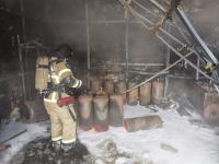 Газовые баллоны хранились на горящем складе в Нижнем Новгороде  