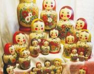 Единороссы требуют запретить ввоз подделок русских сувениров 