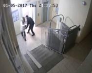 Неизвестный мужчина нападает на девушек в Нижнем Новгороде 