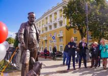 Памятник профессору Преображенскому открыли на Верхневолжской набережной 
