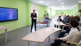 Егор Поляков провел «Урок цифры» в дзержинской школе «Город наук» 