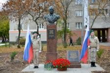 Бюст Героя Советского Союза летчика Николая Сутягина открыли в Нижнем Новгороде

 