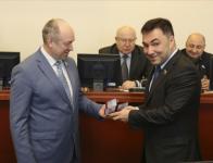 Михаил Гапонов награжден почетным знаком Законодательного Собрания 