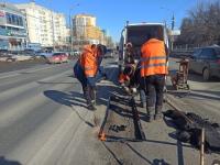 Дефекты устраняют на дорогах Нижнего Новгорода после зимы 