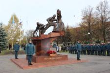 Памятник Спасающим жизни установили в Кстове  