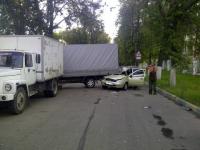 Один человек погиб и двое пострадали в результате столкновения LADA Kalina с «ГАЗелью» в Автозаводском районе Нижнего Новгорода 