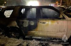 Опубликованы фото сгоревших машин у многоэтажки в Нижнем Новгороде 