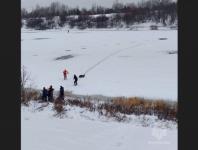 Провалившегося под лед рыбака спасли из Волги на Гребном канале 