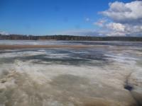 Рыбаки на снегоходе провалились под лед на Горьковском водохранилище 