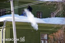 Снег обрушил крышу многоквартирного дома в Дальнем Константинове 