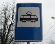 Столкновение трех автомобилей парализовало движение трамваев на улице Белинского 