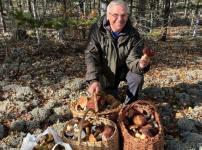 Председатель ЗСНО Люлин похвастался тремя корзинами собранных грибов 